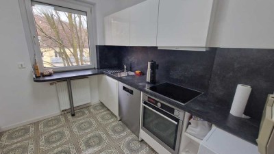 Elegantes Wohnen in Kessenich: stilvolle 4-Zimmer-Wohnung mit EBK & 3 sonnigen Balkonen