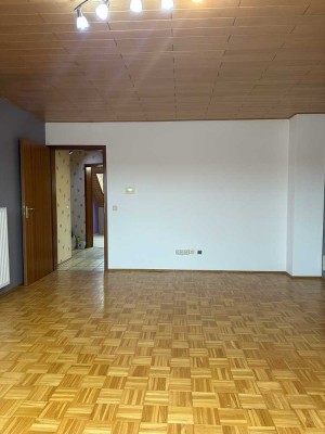 Gemütliche 2-Zimmer-Dachgeschosswohnung mit PKW-Außenstellplatz