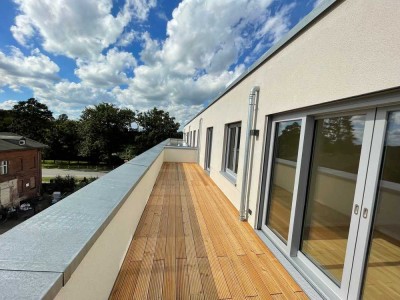 Penthouse-Wohnung mit 2 Dachterrassen, Gäste WC, Tiefgaragenstellplatz und offener Einbauküche