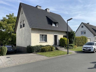 Arnsberg-Hüsten: Teilmodernisiertes Ein-/Zweifamilienhaus auf dem Flammberg