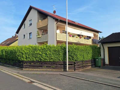4-Zimmer-Wohnung mit Garage, Balkon, direkten Zugang zum Garten und großen Kellerraum