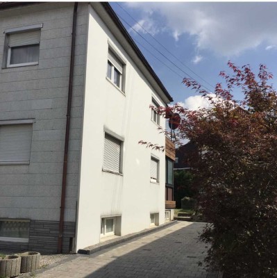 Ansprechende und modernisierte 3,5-Raum-Erdgeschosswohnung mit Balkon und EBK in Aalen