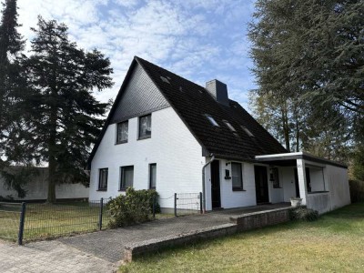 Großes Einfamilienhaus mit Einliegerwohnung, Vollkeller und weitläufigem Garten in bester Ortslage