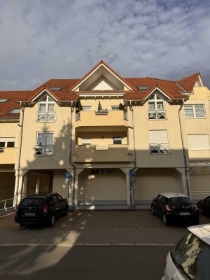 Helle 1-Raum-Dachgeschosswohnung mit Balkon