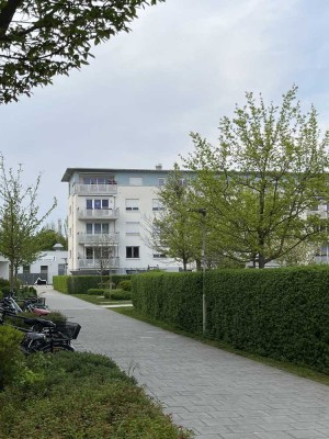 Helle und neuwertige 4-Zimmer-Wohnung mit hochwertiger Einbauküche und Balkon