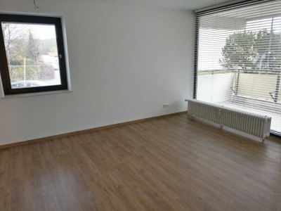Moderne 2,5-Zimmer EG-Wohnung mit EBK, Balkon, WC, Kellerabteil in Wassertrüdingen