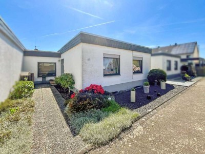 Charmanter Bungalow mit kleinem sonnigen Garten und Garage in Buschhoven