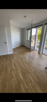 Helle 1-Raumwohnung (38 m²) mit Balkon & Einbauküche in Dresden-Plauen