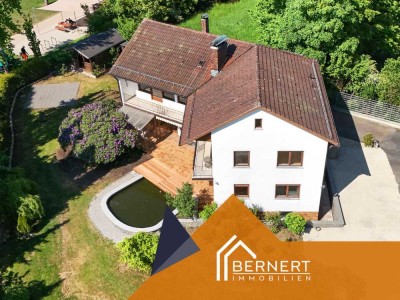 Einfamilienhaus mit Einliegerwohnung, Garten und Schwimmteich, in Parknähe am Rande von Coburg