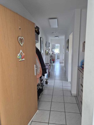 Stilvolle, gepflegte 4-Zimmer-Wohnung mit Einbauküche in Elz