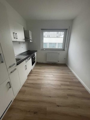 Nach  Sanierung: Moderne 3 Zimmer Wohnung mit Balkon und EBK in der Herforder Innenstadt