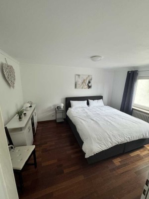 Stilvolle, modernisierte 2-Raum-Erdgeschosswohnung mit Einbauküche in Königswinter