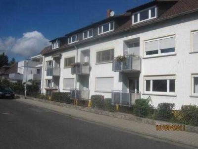 renovierte 2 Zimmer-DG Wohnung mit Garage in  einem MFH in Roßdorf