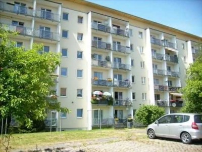 schöne 3-Raum-Wohnung mit Balkon UND Einbauküche - für nur 320  EUR (KM)