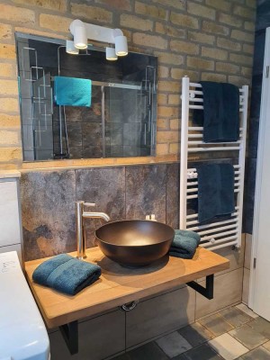Exklusive möblierte 3-Zimmer-Dachgeschosswohnung mit geh. Innenausstattung mit Balkon und EBK