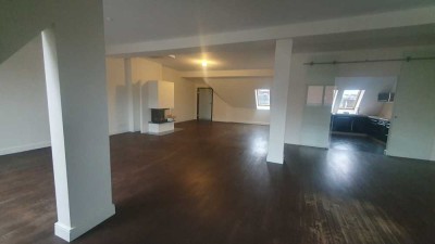 *Wunderschöne mod. 5 Zimmer Altbauwohnung* Balkon, Fahrstuhl, Einbauküche