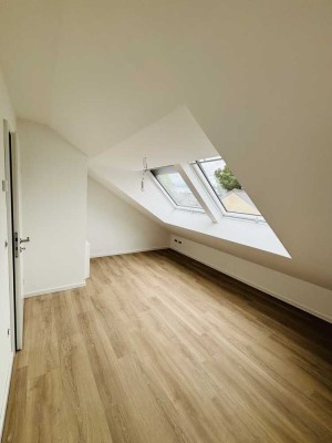 Erstbezug: Reihenhaus, gehobene Ausstattung, EBK, geringe Heiz- und Stromkosten, ab 01.07. flexibel