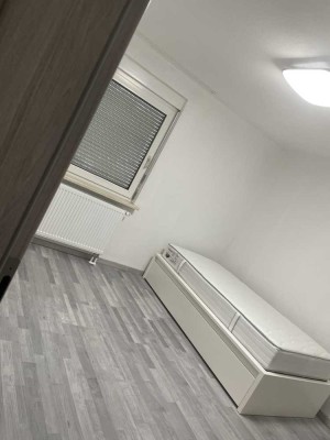 WG Zimmer in 3er WG, vollst. renoviert mit EBK und Balkon