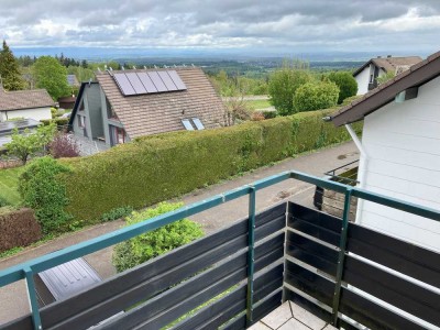 Helle 1,5-Raum-Dachgeschosswohnung mit Balkon und Küche
