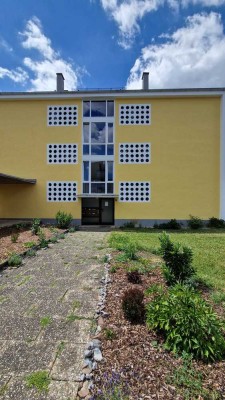 Gepflegte 2-Zimmer-Hochparterre-Wohnung mit EBK & Garage in Brackenheim