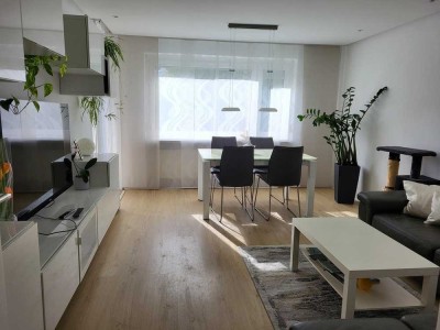Komplett renovierte 4-Zimmer Wohnung mit Garage und 2 Stellplätzen in Metzingen