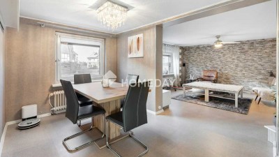 Zweifamilienhaus mit Gewerbeeinheit, großzügigem Grundstück und massivem Nebengebäude