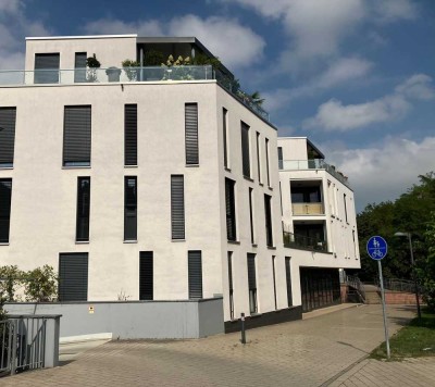 Lichtdurchflutete 3-Zimmer Wohnung mit großer Dachterrasse an der Queichpromenade