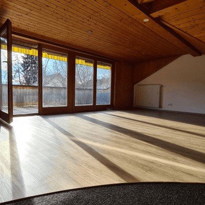 Lichtdurchflutete 4 Zi-Whg mit Balkon