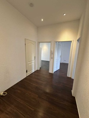 Direkt am Park! Schöne 3,5-Zimmer-Wohnung mit Balkon.