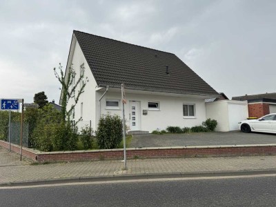 Lichtdurchflutetetes Einfamilienhaus in ruhiger Wohngegend! -Ideal für Familie und Altersruhesitz-