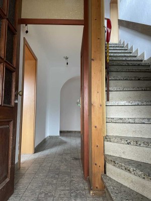 *Bauernhaus mit Scheune und großem Grundstück – Ländlicher Charme trifft auf großes Potential*