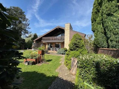 ***ERK-Hetzerath, Traumwohnung mit Garten in exponierter Lage am Feldrain!***