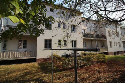 Balkon,Tageslichtbad und Stellplatz im gut vermieteten sanierten Altbau