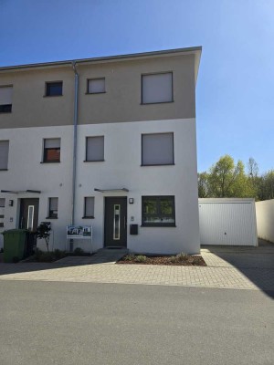 Attraktives Reihenendhaus mit großer Dachterrasse  und KfW 40 - QNG Zertifizierung
