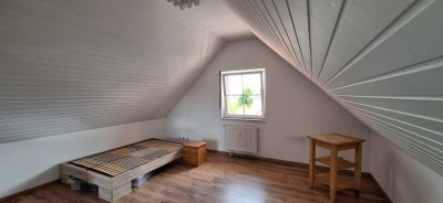 1,5-Raum-DG-Wohnung in Hallbergmoos