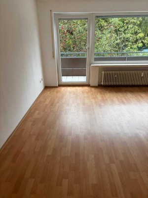 Gepflegte 3-Zimmer Wohnung mit Balkon im 2. OG in Kronberg