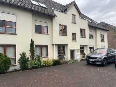 Stilvolle, modernisierte 3,5-Raum-Erdgeschosswohnung mit geh. Innenausstattung, Garten und EBK