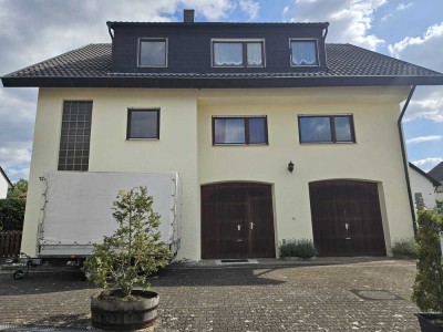 Gemütliche 3-Zimmer-Dachwohnung mit Wintergarten, EBK, Garage - Maximal 3 Personen