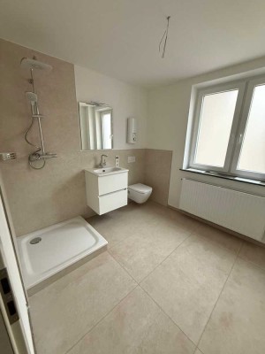 Frisch kernsanierte 2-Zimmer-Wohnung im 2. OG – ideal auch für eine WG