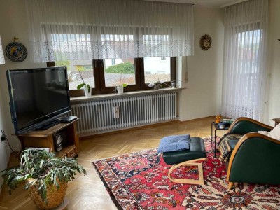 Ruhig gelegenes 2-Familienhaus mit ELW und 2 Garagen in Teublitz/Katzdorf