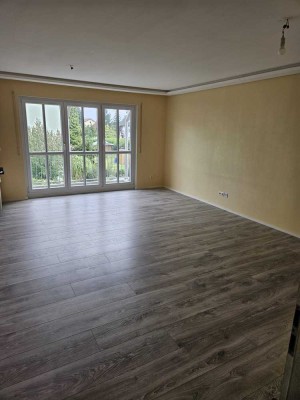 Erstbezug nach Sanierung mit Balkon und EBK: Schöne 3-Zimmer-Wohnung in Schwandorf
