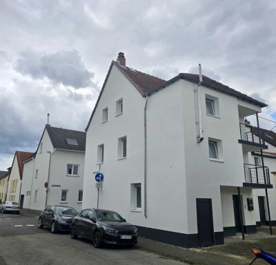 Geräumiges ( kernsaniert ), exklusives 12-Raum-Mehrfamilienhaus in Zentrum von Hochheim am Main