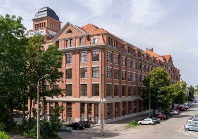 //EINZIEHEN und WOHLFÜHLEN * 2 Zimmer mit EBK, Loggia und schickem Bad//