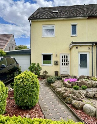 Gepflegtes Reihenendhaus mit fünf Zimmern und Einbauküche in Bremen