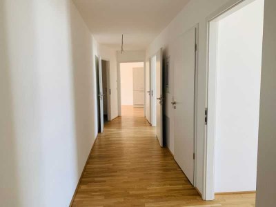 Barrierefrei zugängliche 3-Zimmer-Wohnung mit Einbauküche und Dachterrasse