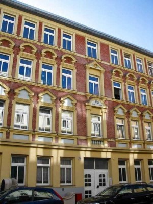 Schöne 2 Zi-EG-WE mit Balkon, Wintergarten Laminat,sep. Küche und Wannenbad in der südl.- Innenstadt