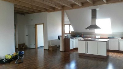 Freundliche 4-Zimmer-Wohnung  mit EBK in Taubenberg