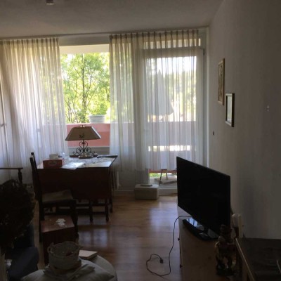 Geschmackvolle möblierte 1-Zimmer-Wohnung mit gehobener Innenausstattung mit Einbauküche in Lohmar