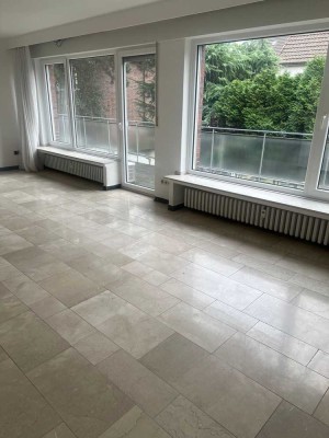 Vollständig renovierte 3,5-Zimmer-Wohnung mit Balkon in Oberhausen