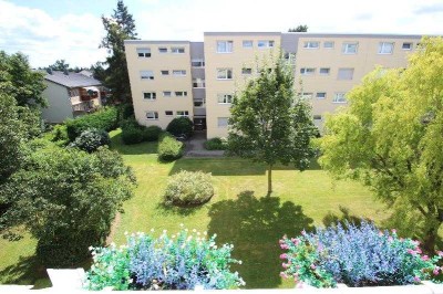 Großzügige helle Etagenwohnung 4 Zimmer 90 m² schöne Loggia Gäste-WC Gart